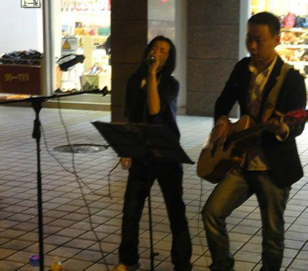 为什么木吉他弹民谣会给人感觉穷酸 屌丝的感