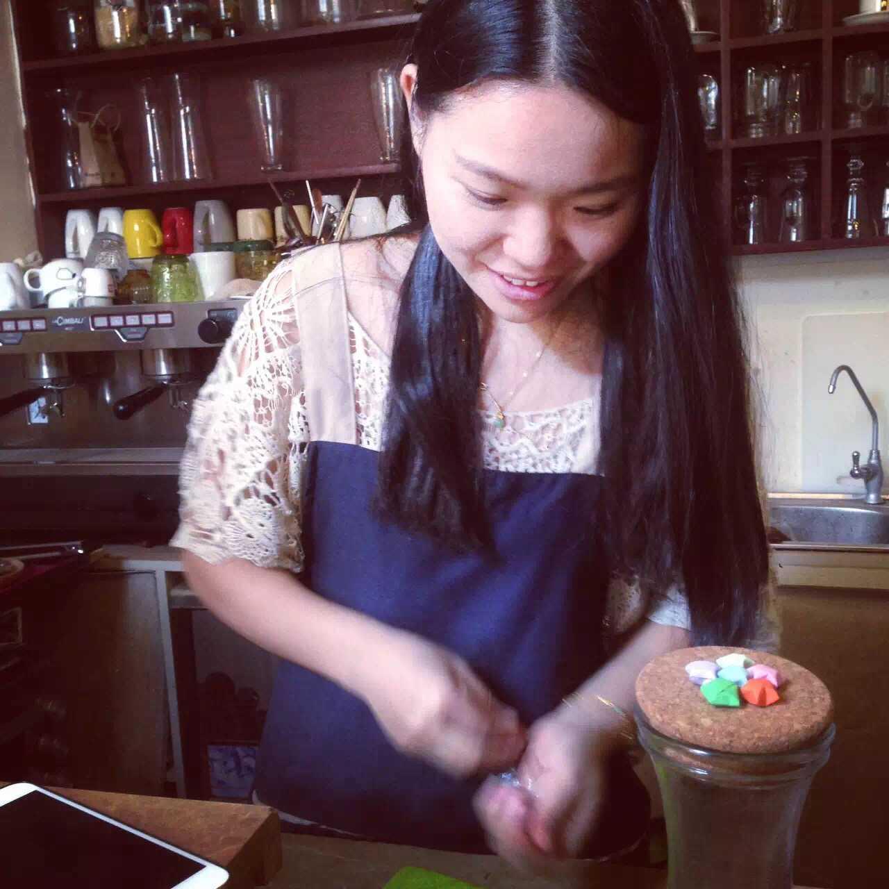 经营咖啡店、花店、蛋糕房、花农、书店等是一