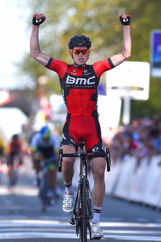 为什么大多数职业自行车运动员骑行时肚子看起来很鼓