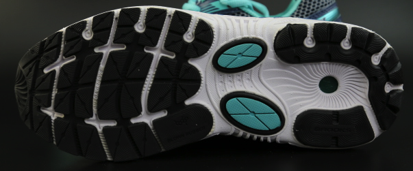 足球鞋鞋底花纹篮球鞋鞋底花纹羽毛球鞋鞋底花纹各针对该运动类型作了