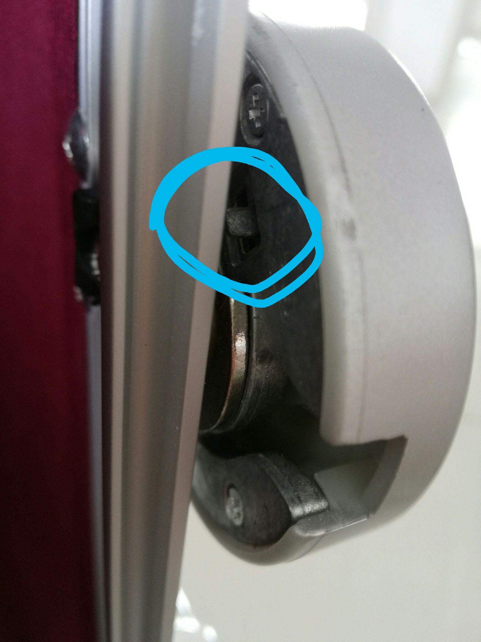 这种拉杆箱怎么改密码?圆盘形。?