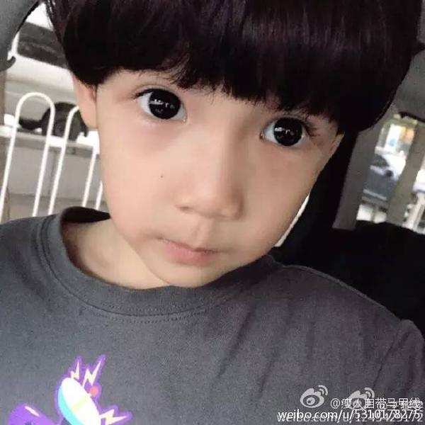 来看看小包总的亲儿子,那小眼睫毛翘的,萌死啦