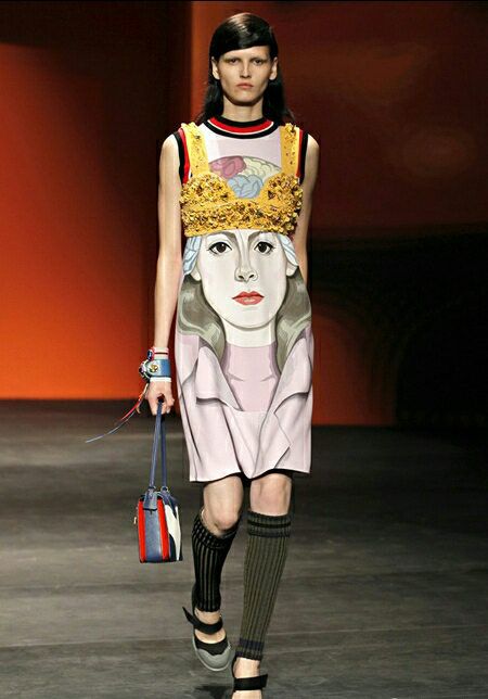 谁能告诉我穿<em>白色衣服</em>带<em>黑色胸罩</em>的女生是怎么