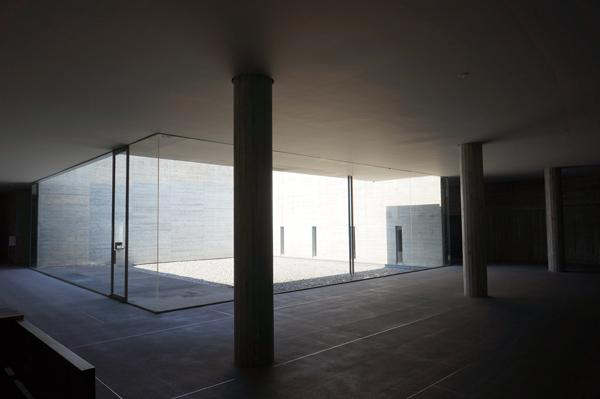 在槙(diān) 文彦和三谷彻所著的《场のデザイン》(场