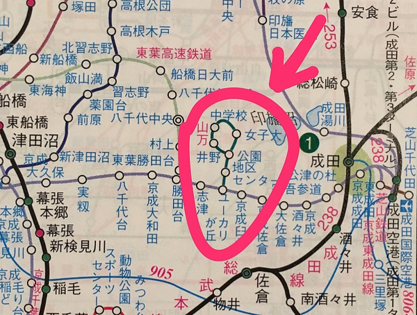 山万有加利丘线位于日本千叶县佐仓市的新城有加利丘,线路为球拍状