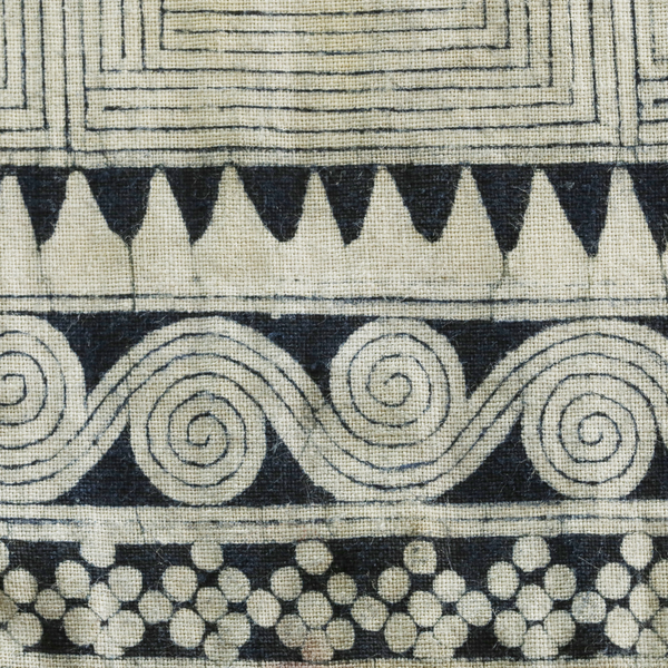 风格都是这个民族自身文化和所处的环境背景共同的体现,就比如说苗族