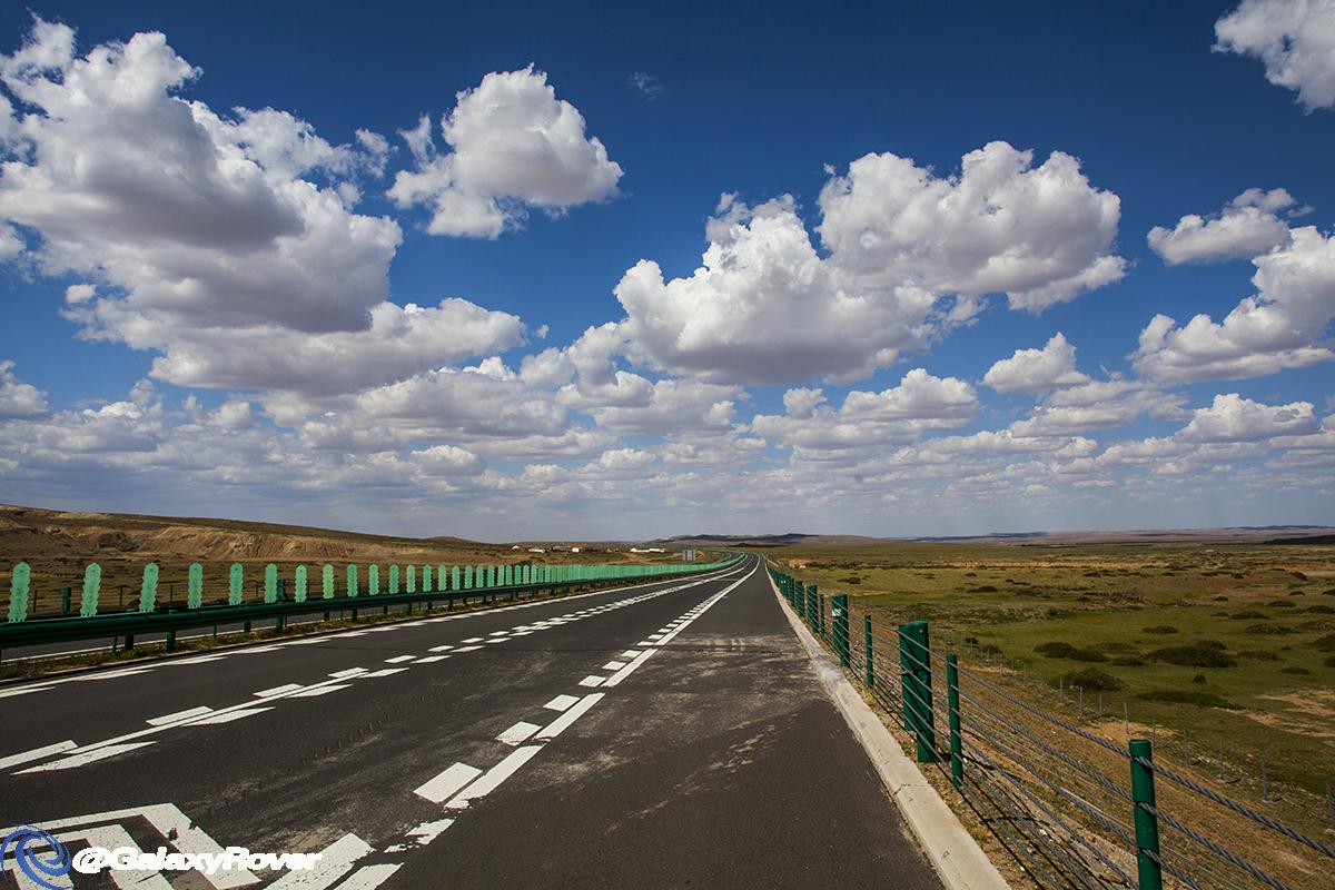 实拍内蒙古最美的天路，也是中国最美公路之一，一生必去自驾一次_中俄
