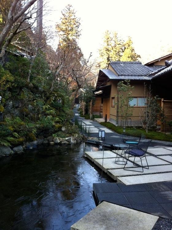 京都岚山虹夕诺雅温泉酒店划船才能去的星の居