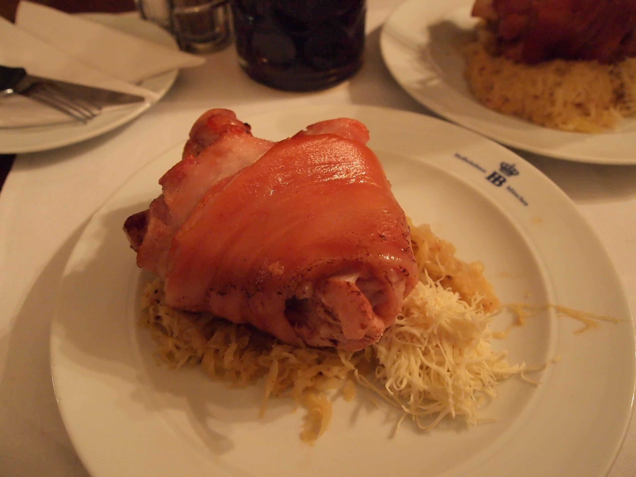 [欧洲美食] 美味肘子在欧洲：德国烤猪肘 Schweinshaxe - 知乎
