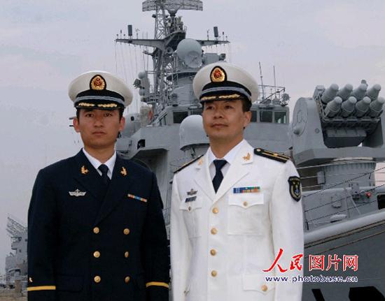 為什麼我國海軍禮服沒有肩章