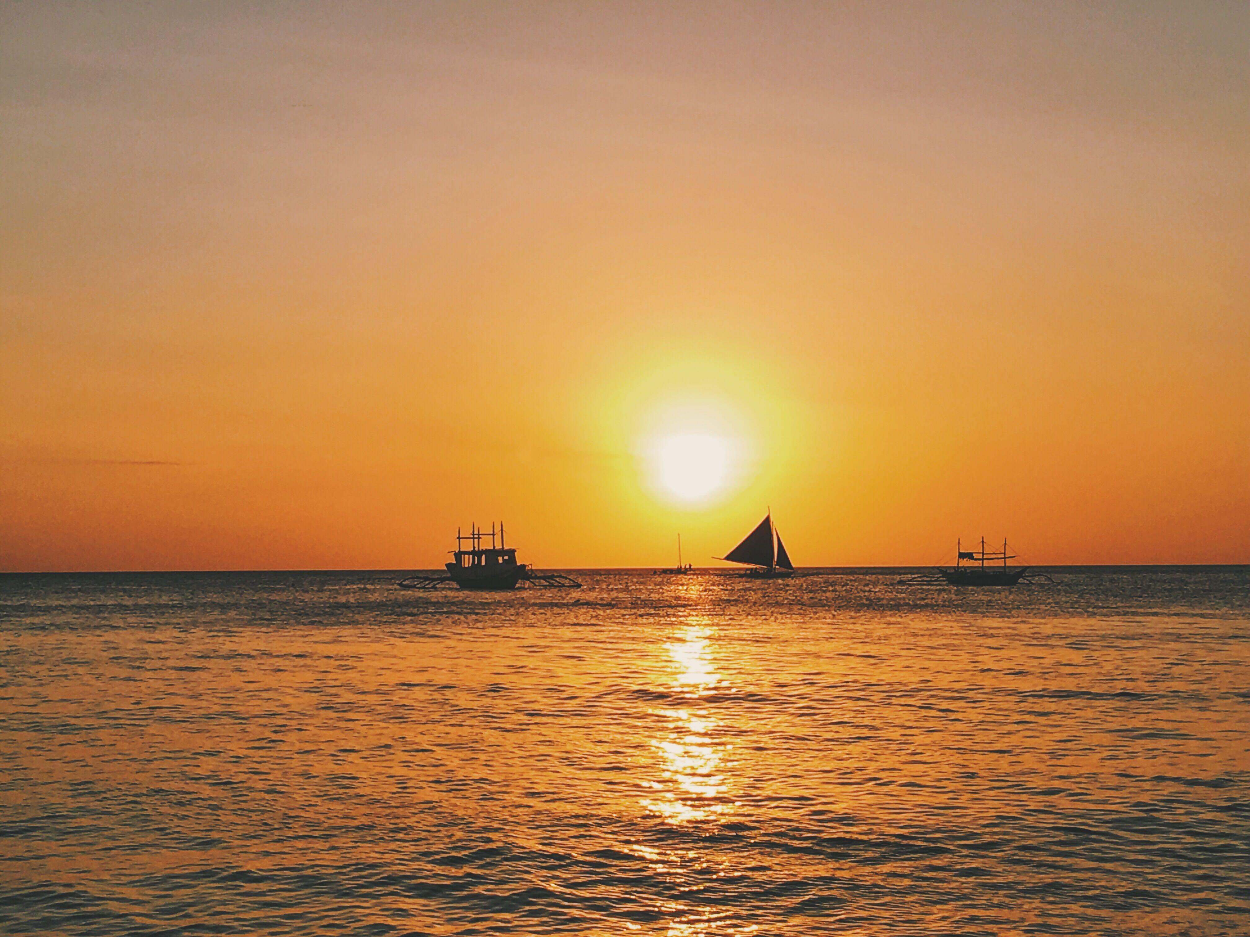 春节刚拍的世界十大日落之长滩岛日落. 可惜坐日落帆船的那天是阴天.