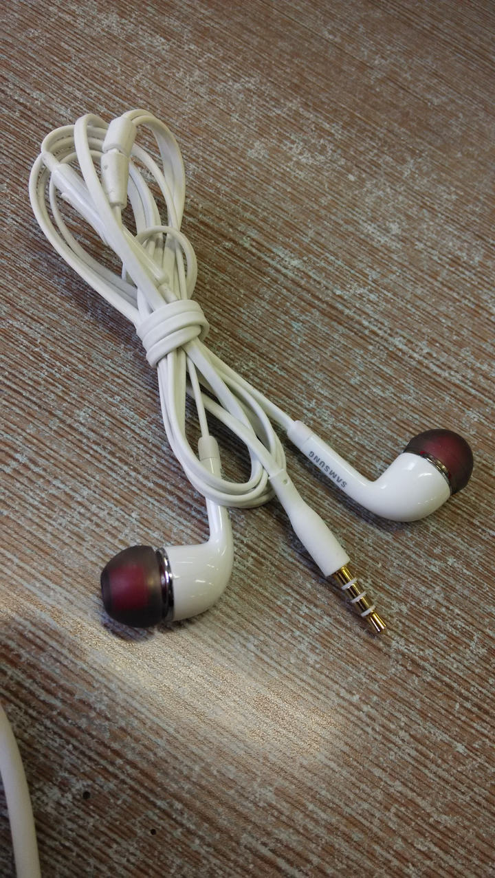 耳机线放在兜里老是缠到一起,很难解开,能不能制作一种耳机线可以折叠