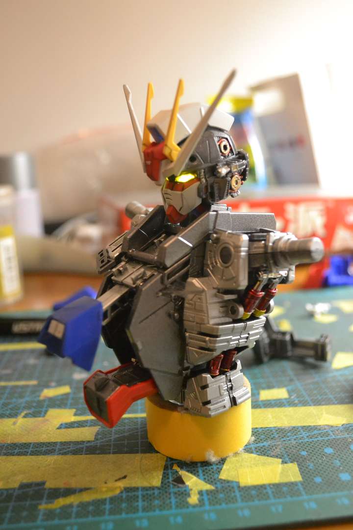 1, 外观造型,强袭是seed主角机体,万代最能圈钱的四大天王之一(分