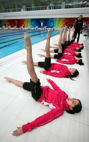 花样游泳运动员平时是如何训练的