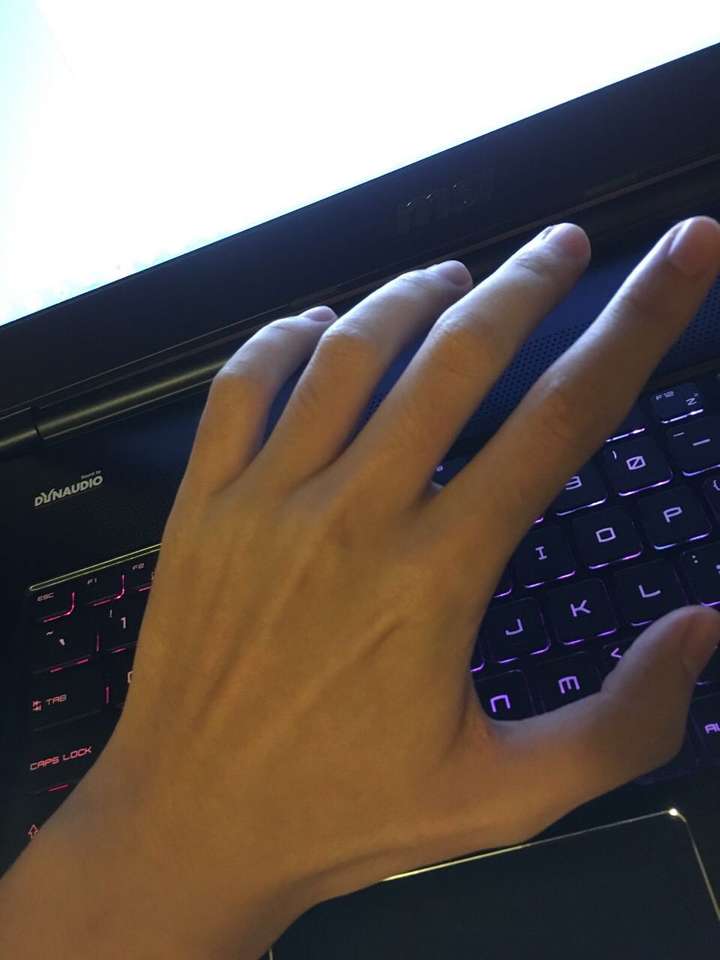 男生手好看整个人都很迷人啊有没有