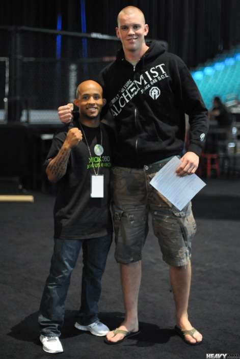 大力鼠-------demetrious johnson 我们先看一下他ins和推特上的生活