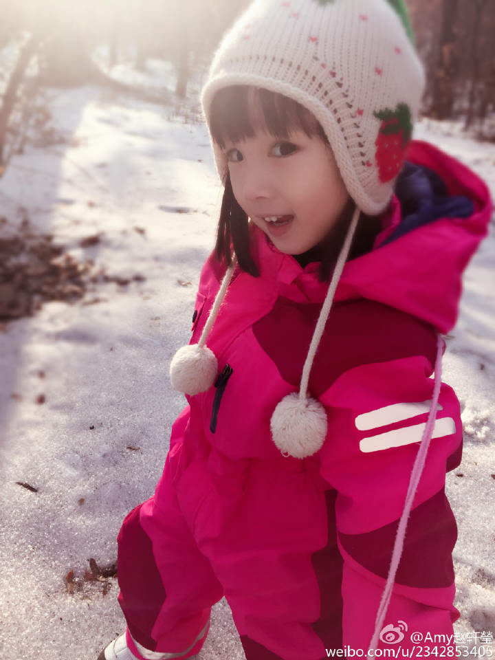 新鲜出炉的实例:最近很火的cp"紫米兄妹"里的妹妹小可爱 amy赵轩莹,才