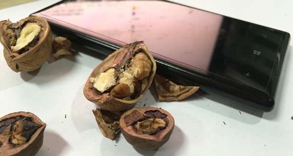 诺基亚真能砸开核桃吗?