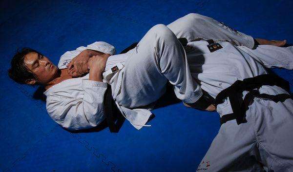 女权主义女性使用暴力辱骂男性怎么办