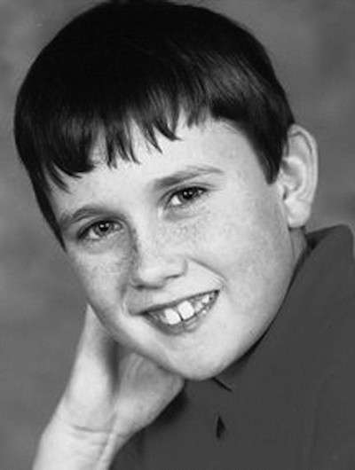 就是哈利波特里面的这个小2b~ 纳威·隆巴顿的扮演者——马修·刘易斯