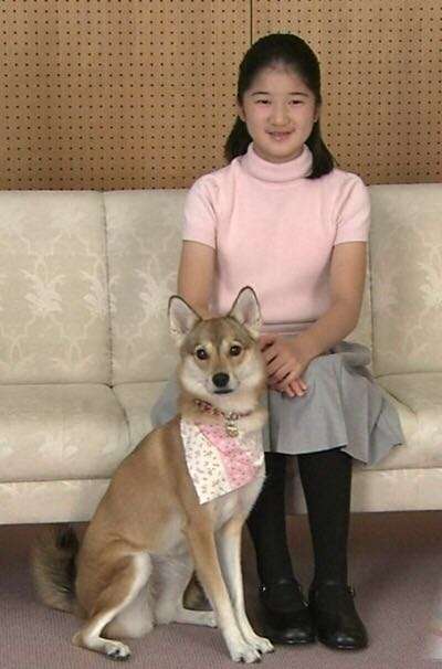 宫真子内亲王18岁时以及佳子内亲王15岁时 --更新 你们要的女王穿黑丝