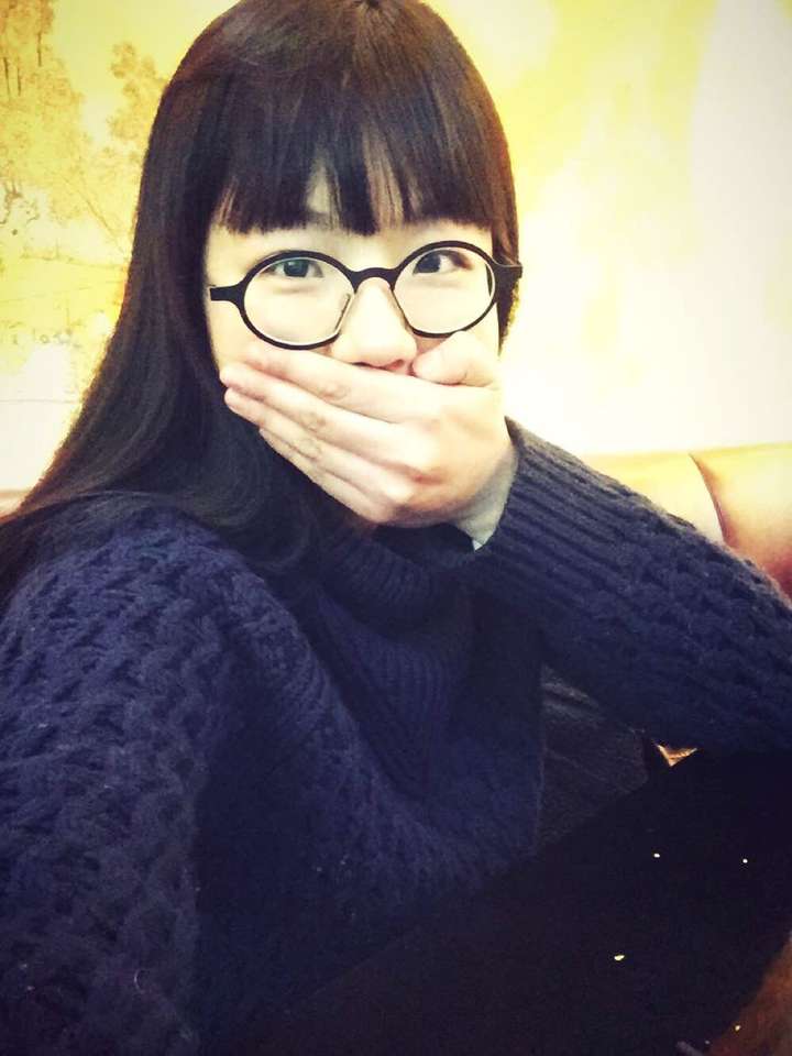 齐刘海妹子如何搭配眼镜?