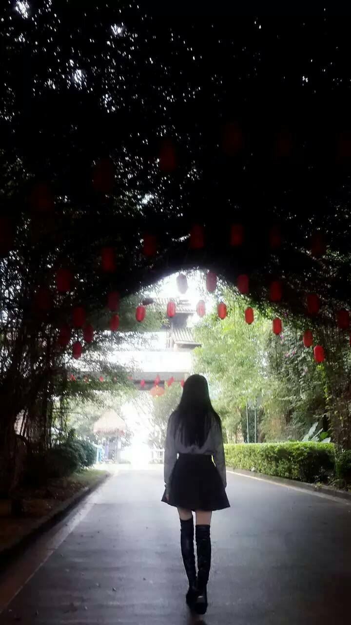 女孩子有着特别美感的瘦削背影是怎样一种体验