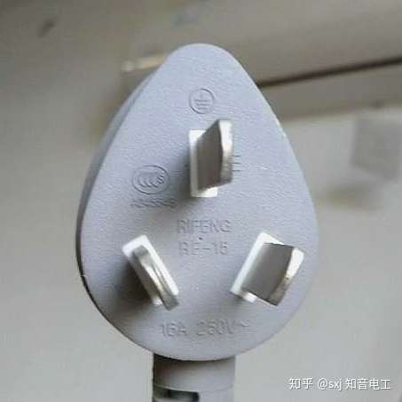 家里洗衣机插头插座这样更换简单