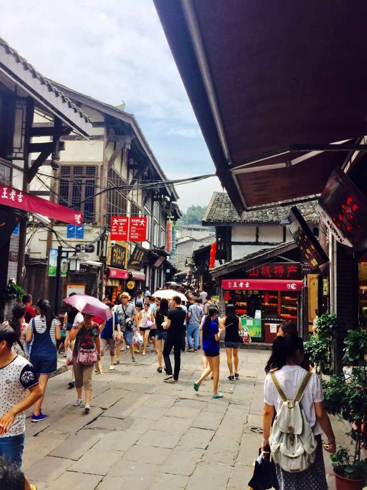 类似西安袁家村,重庆磁器口这类古村镇的商业