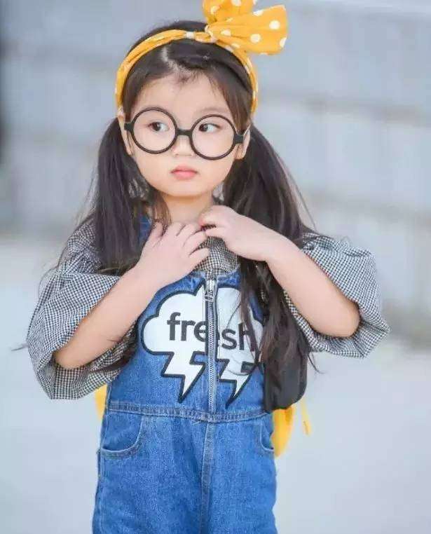 生活中有没有戴眼镜比不戴眼镜要漂亮的女生?