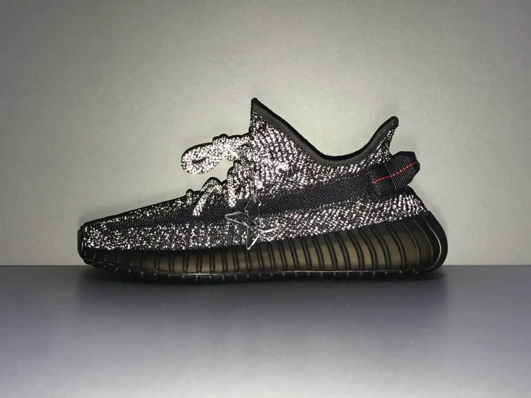 分享黑色满天星YEEZY BOOST 350 V2 Black Reflective FU9007 - 知乎