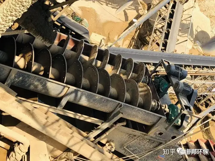新鲜出炉(最先进的洗砂机)洗砂机振动筛,(图5) 新鲜出炉(最先进的洗砂机)洗砂机振动筛,(图5)