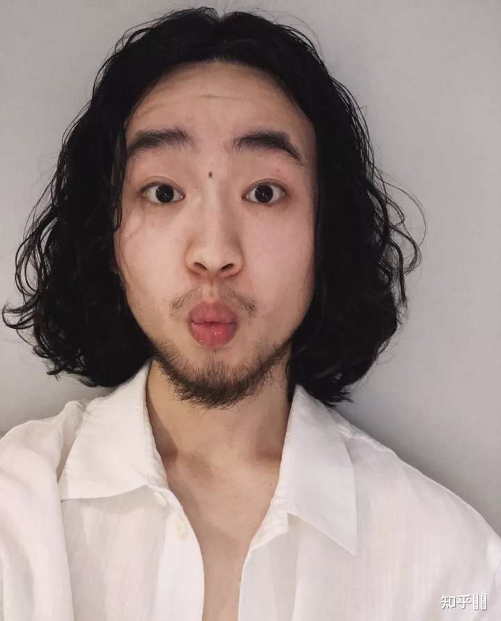 一个男生长美人痣是种什么样的体验?