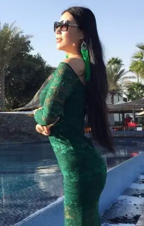 吴美丽嘴上这么说,心里暗暗高兴,吃醋不就恰恰说明他查小平很在乎我吴