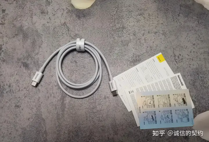 小巧更安全的倍思氮化镓全新数字式插线板