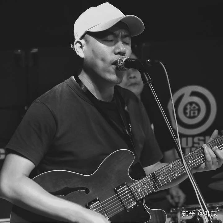 新手入门吉他saga f700好点还是yamahaf600好点?纠结?