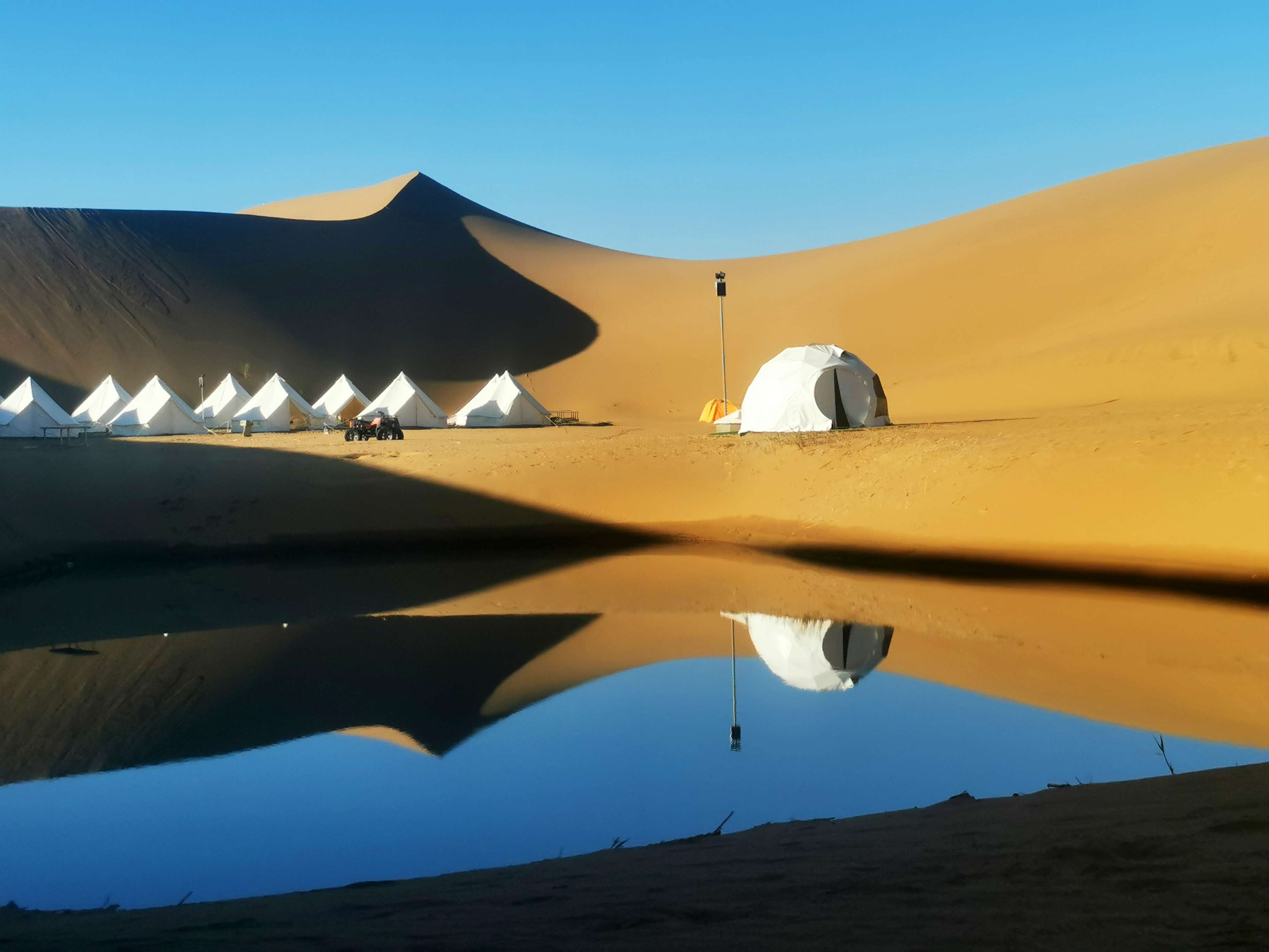 腾格里向往沙漠露 的想法: 腾格里沙漠露营套餐 第一天: 10:00中卫