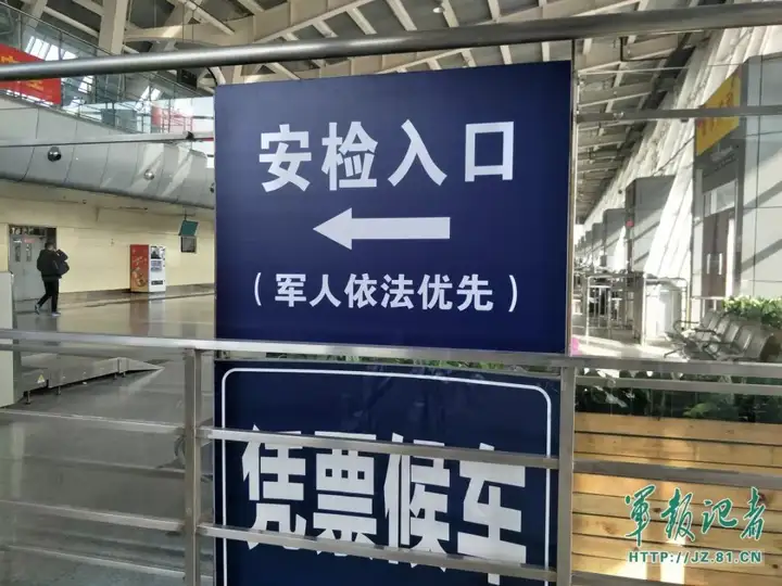 北京六里桥客运站候车大厅人头攒动（六里桥长途客运站订票官网） 第4张