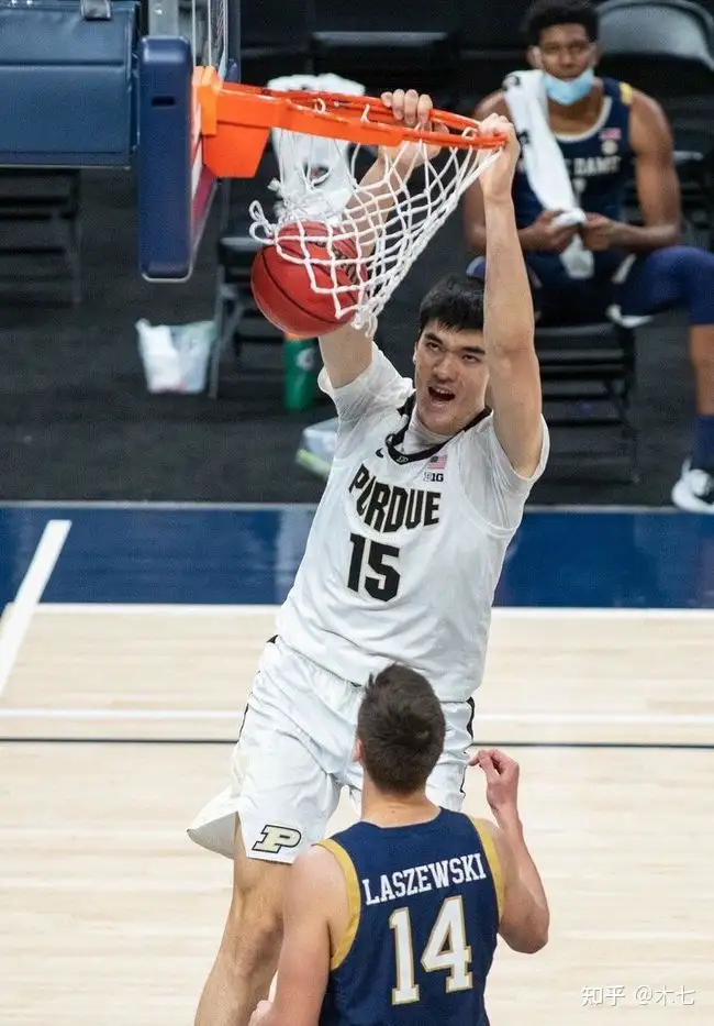 姚明后的重塔，刘传兴和周志豪、帕帕扬尼斯