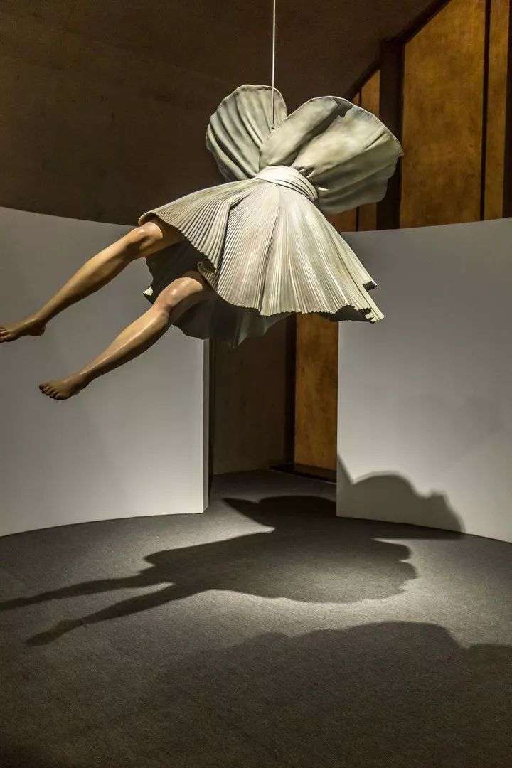 有没有少女梦幻风格的当代艺术作品?