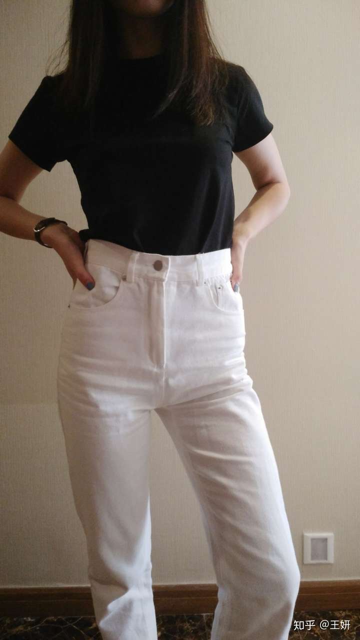 女生吃完饭肚子好鼓,跟怀孕五个月一样.饿的时候小腹就是平坦的.