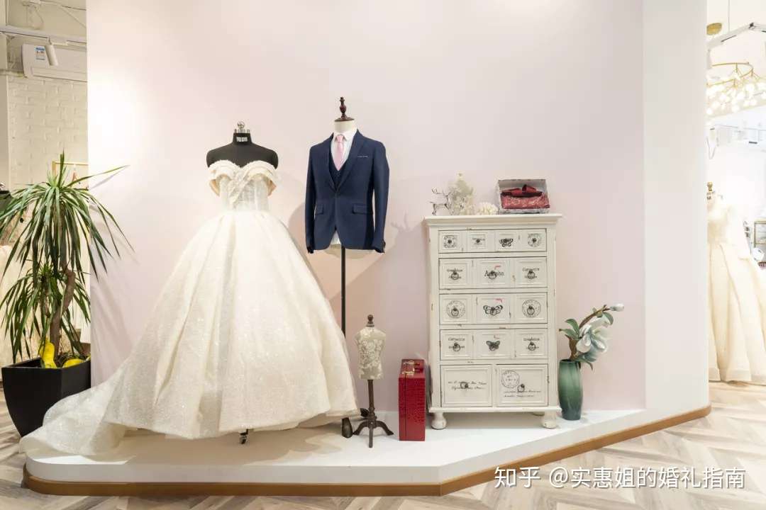 这家被称作婚纱界zara的婚纱店 给了每个女孩定制婚纱的权利 丨我的试纱手账 知乎