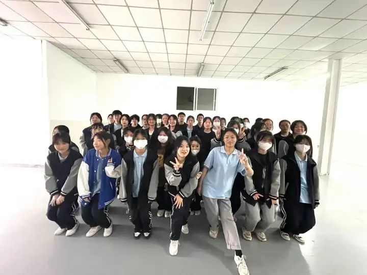 青春印记 | 奋楫笃行 • 一路生花 ——21幼儿保育二班班级风采(图2) 青春印记 | 奋楫笃行 • 一路生花 ——21幼儿保育二班班级风采(图2)