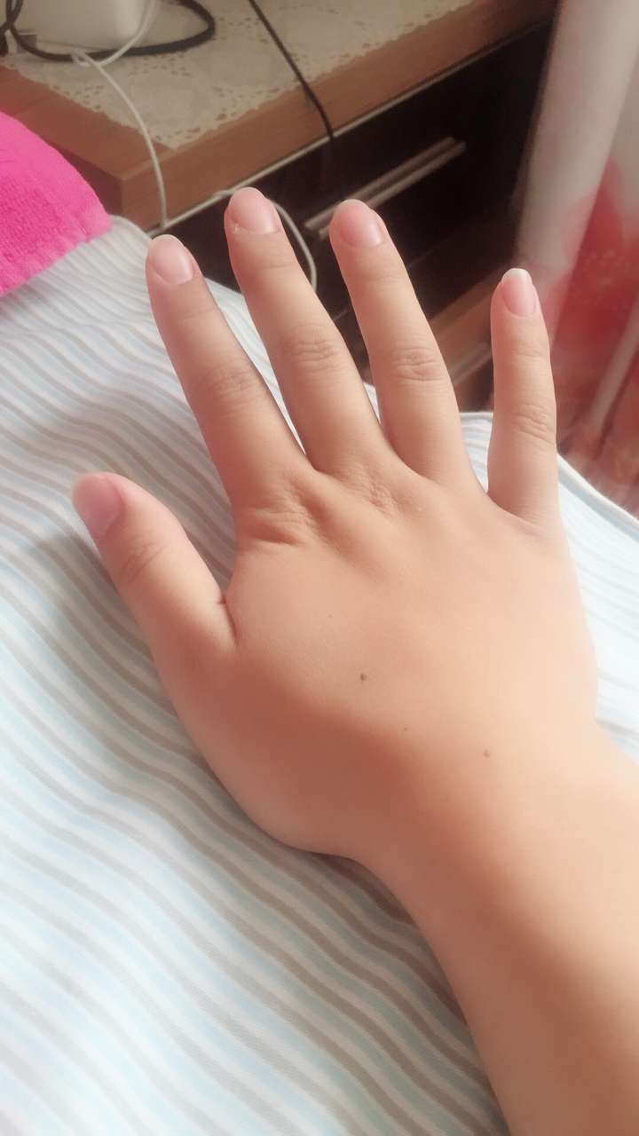 男生的手为什么不会很肉?