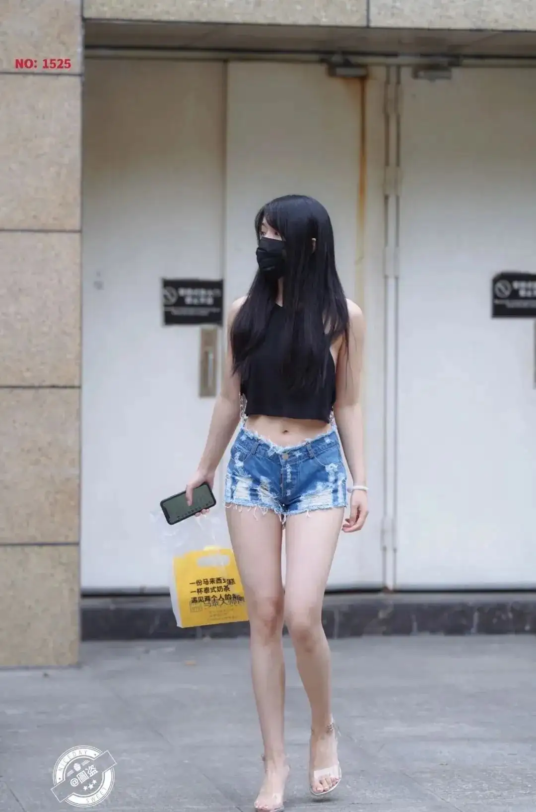 街拍女神：超短热裤露背装的女生- 知乎