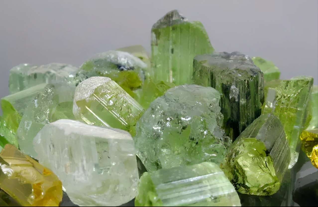 美 常见的宝石 矿物原石 知乎