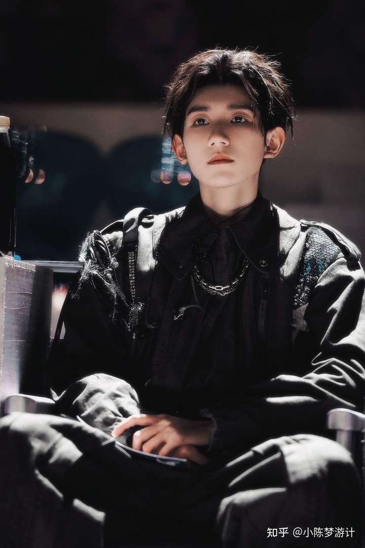 有没有王源照片氛围感爆棚的?