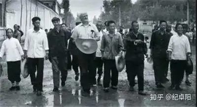 毛泽东时代   农村 1967年，农村干部举行毛泽东读书会– 毛时代中国的日常生活 ...