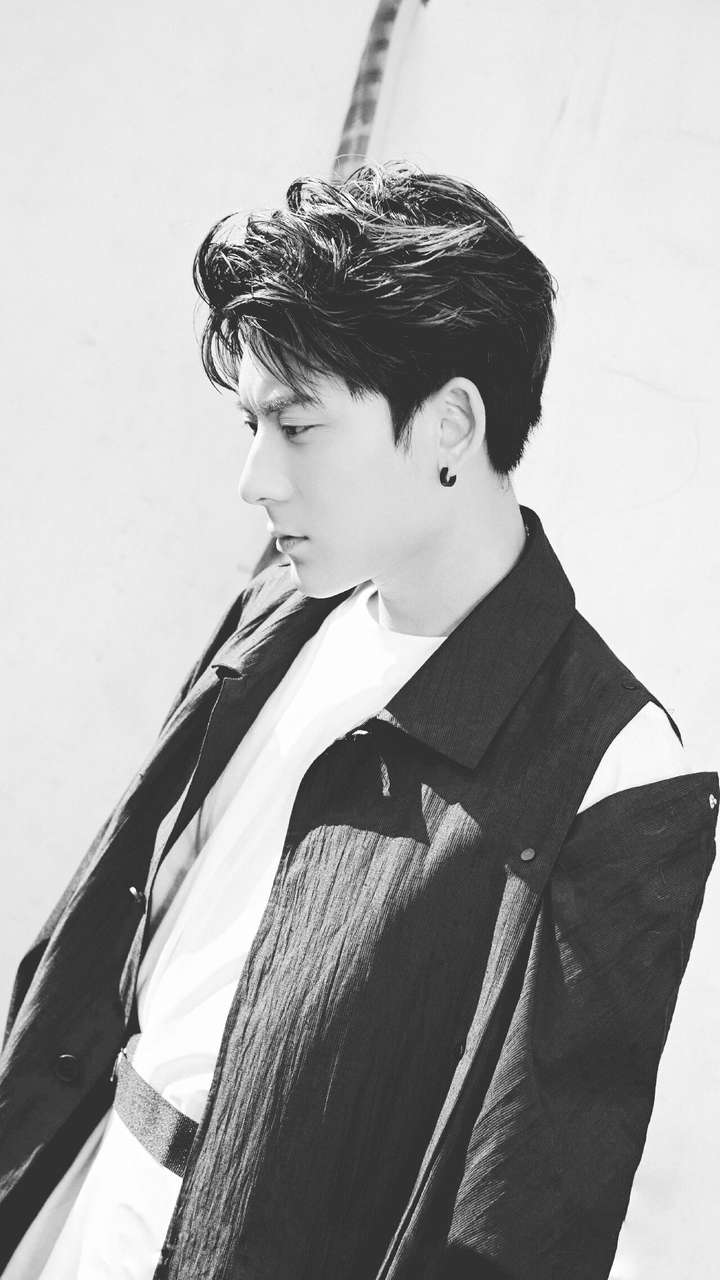 依然深爱他(不过我家小哥哥演了好多霸道总裁   ) 接着 小姐姐以冬