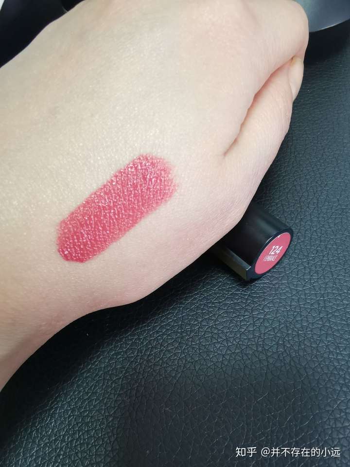 请问有什么红豆沙色的口红?滋润一点的.